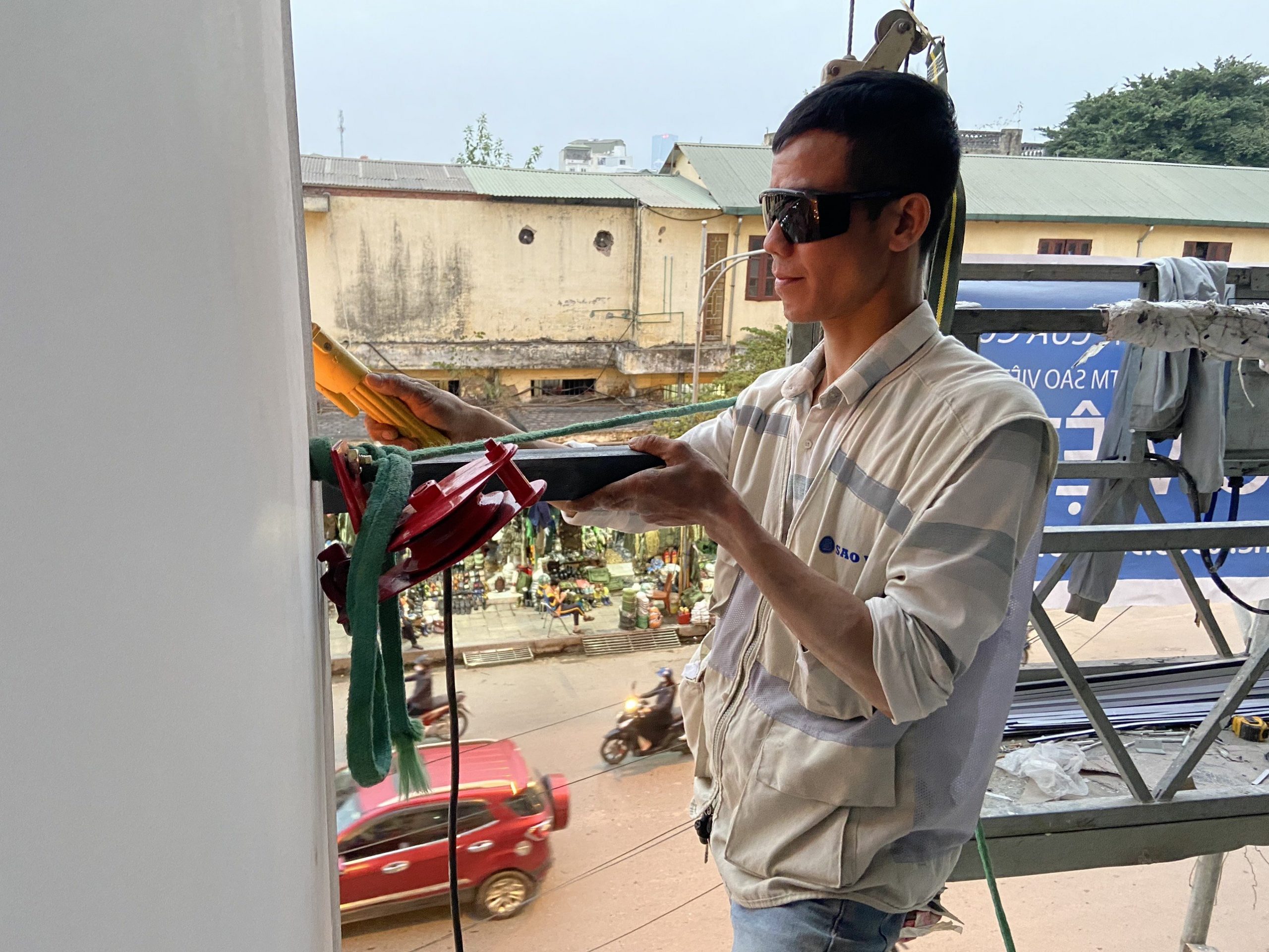 Thợ lắp đặt tại Sao Việt