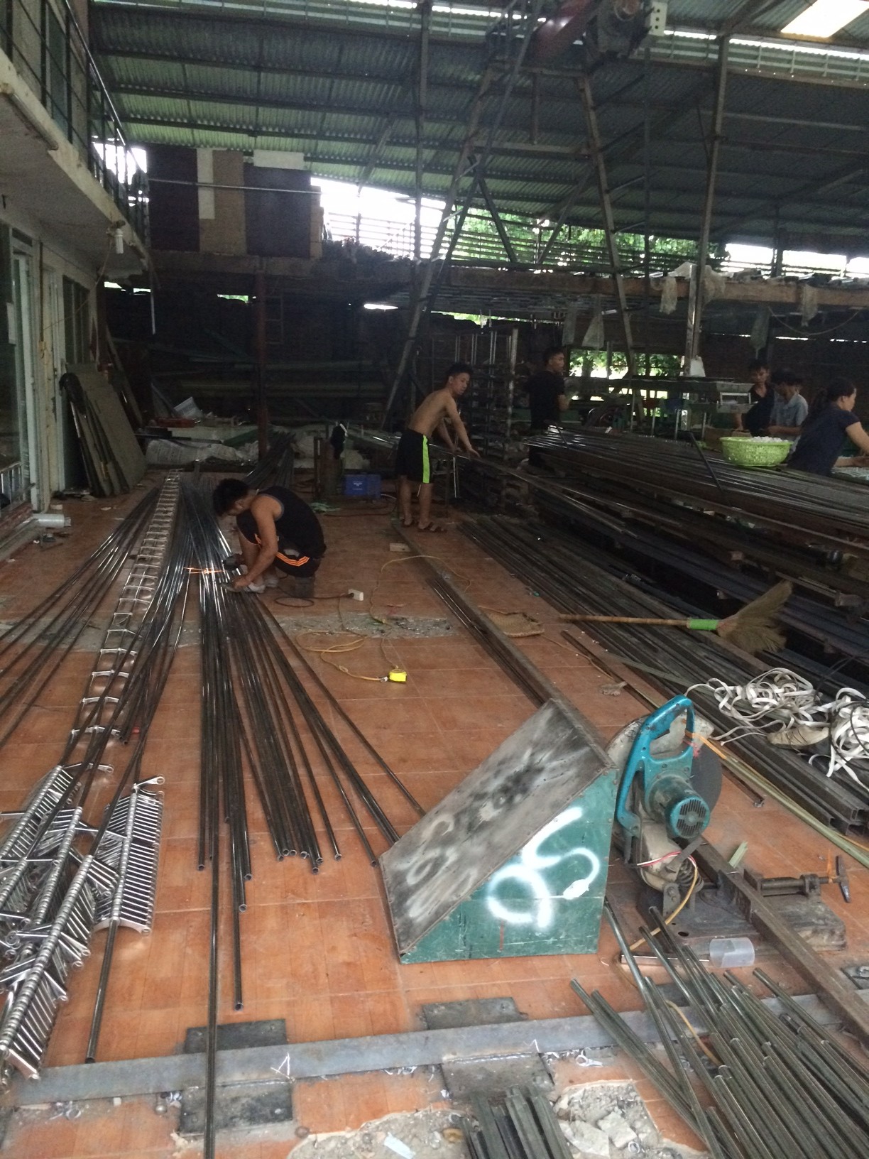 chuyên nhận gia công cửa cuốn khớp inox